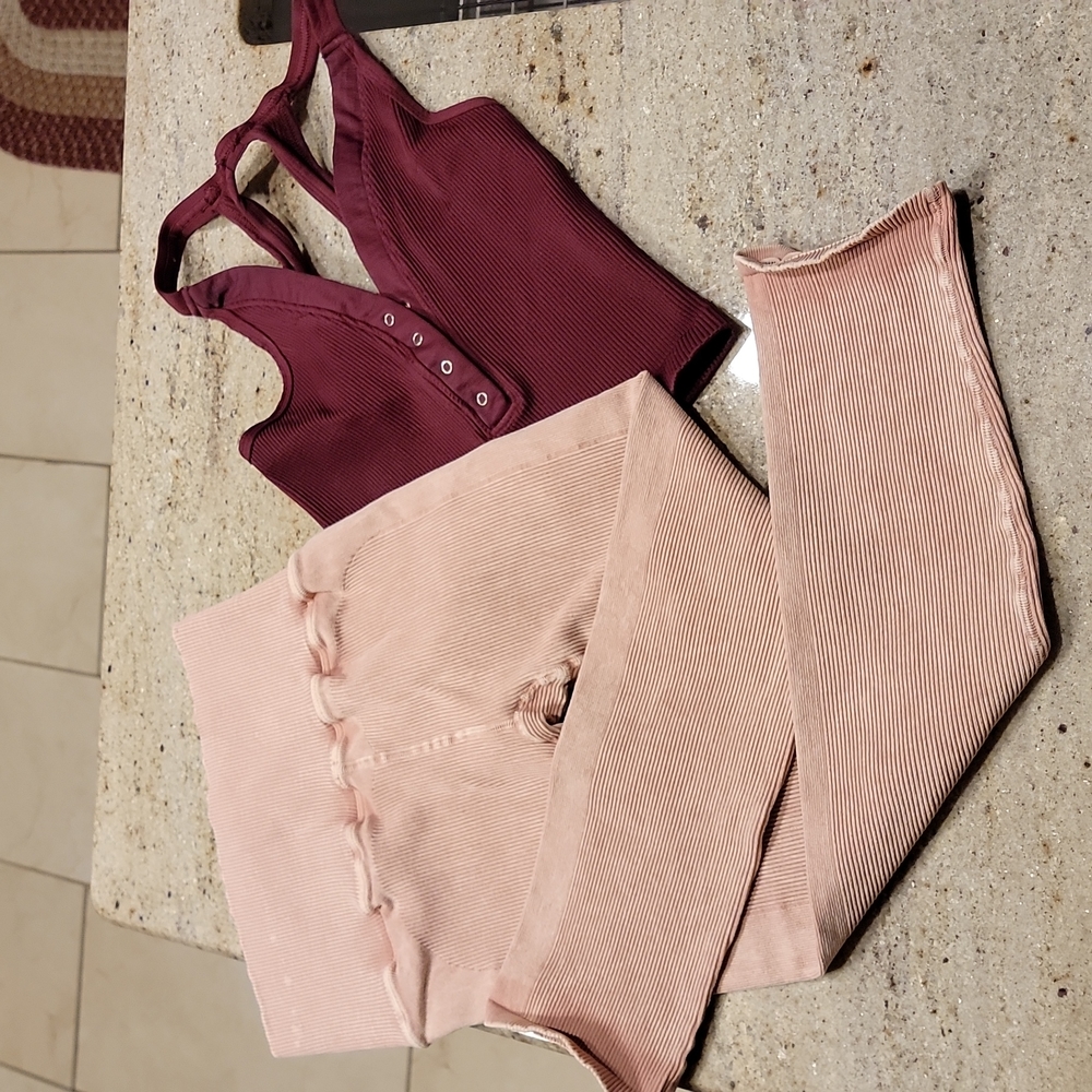 Free People. Ribbed leggings size ML  henley crop size ml. Nwot